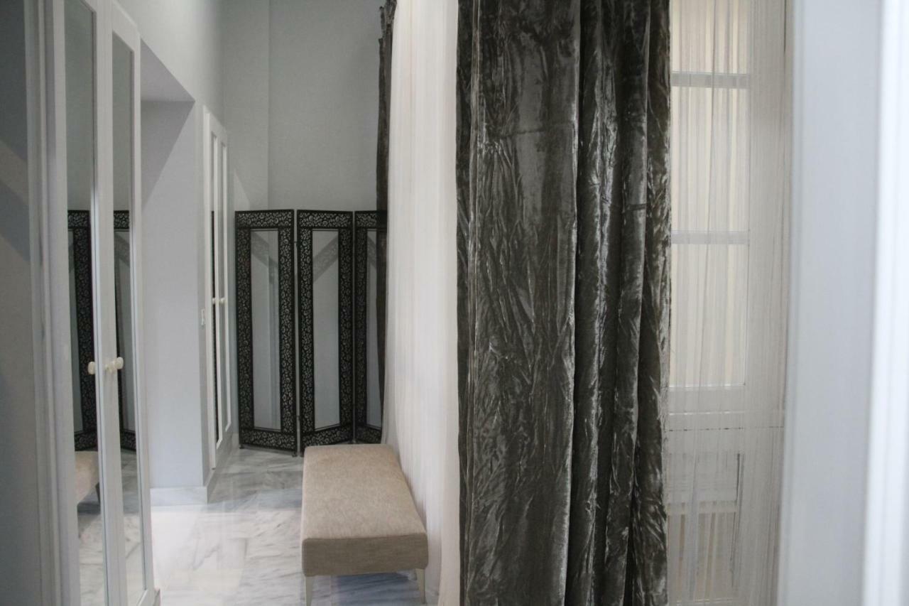 Luxurious 2 Bedroom Flat In A Historic Building Sevilla Buitenkant foto
