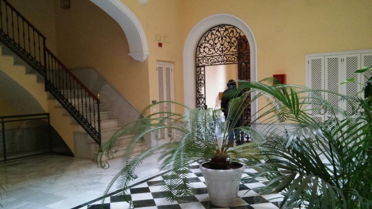 Luxurious 2 Bedroom Flat In A Historic Building Sevilla Buitenkant foto
